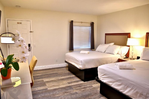 Travelodge by Wyndham Crescent City image 23