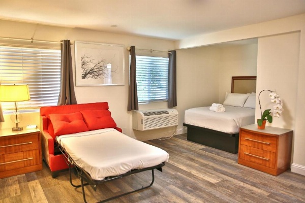 Travelodge by Wyndham Crescent City image 9